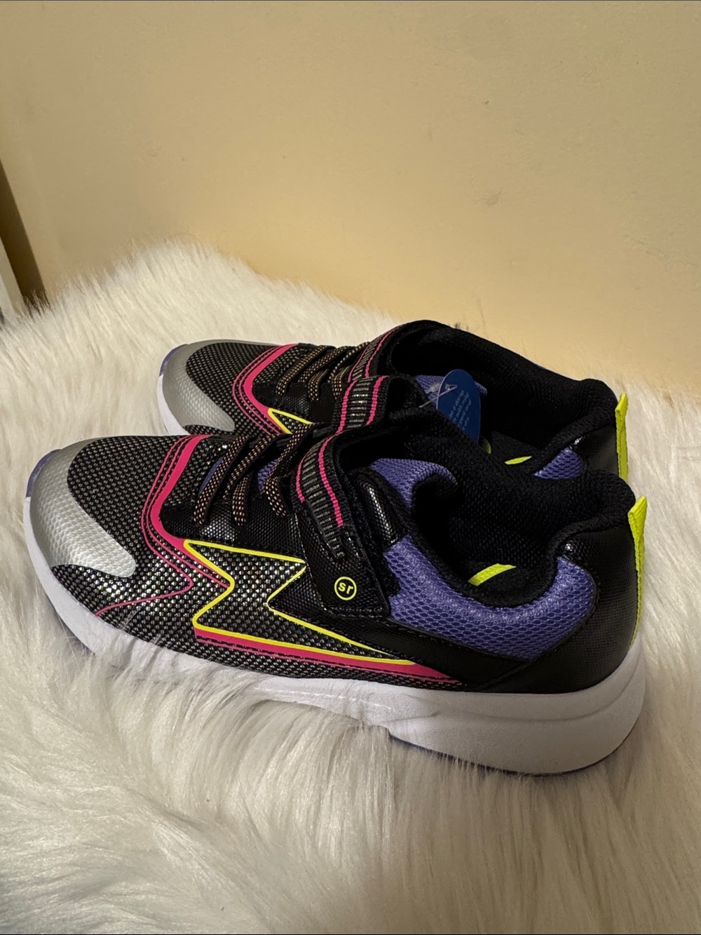Kids Black & Pink Athletic Sneakers - Lightweight Comfort Size 2.5M - Picture 4 of 6